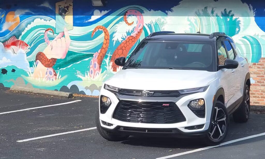 White Chevy Trailblazer 2023 front