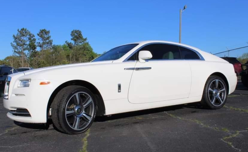 White Rolls-Royce Wraith