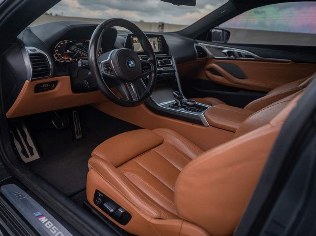 BMW 850 Interior