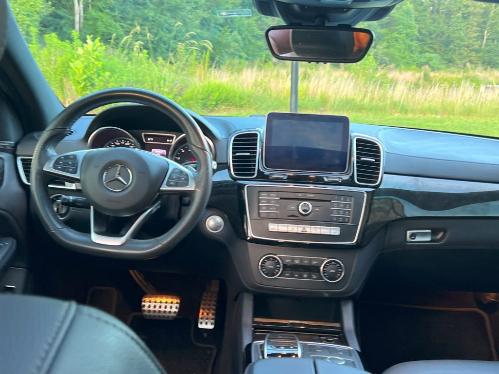 Black 2019 Mercedes Coupe (5)