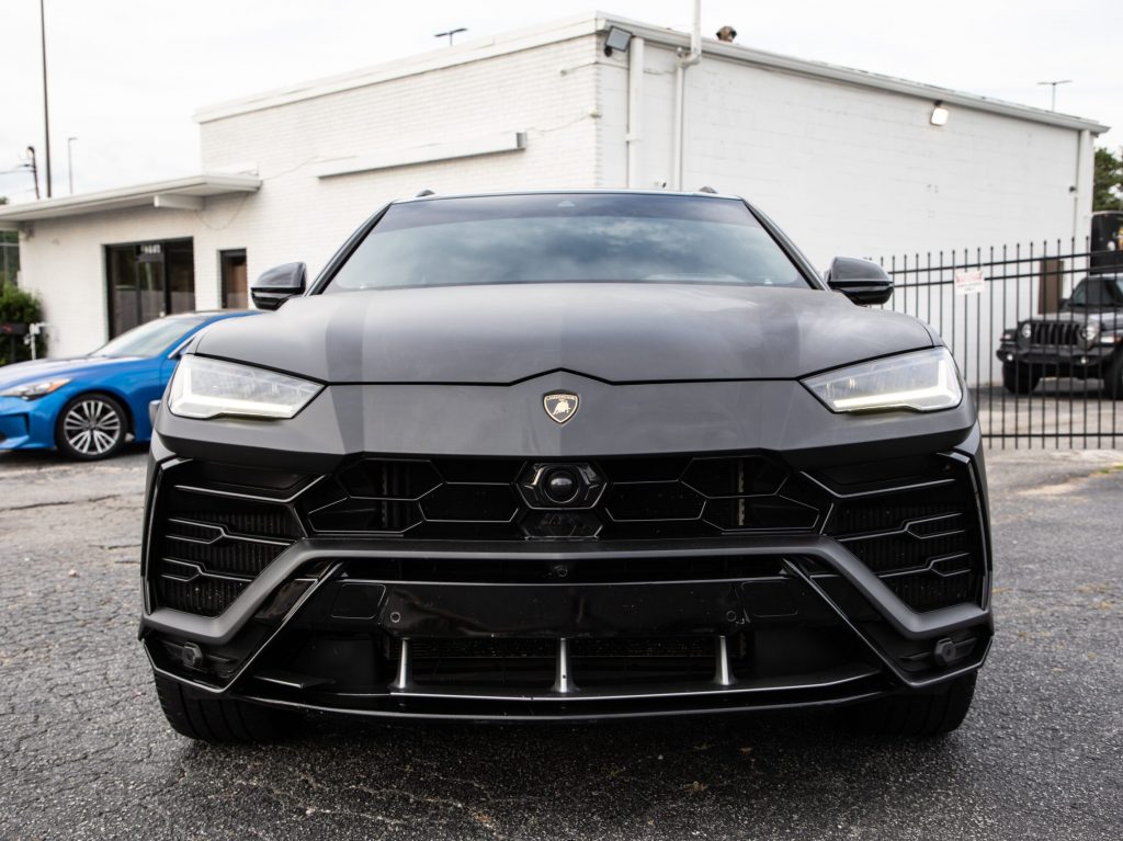Black Lamborghini Urus black grill