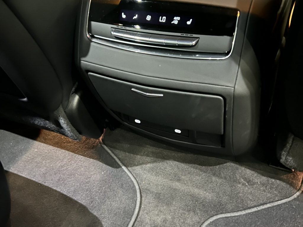 2022 Cadillac Escalade Rear Heating and Controls
