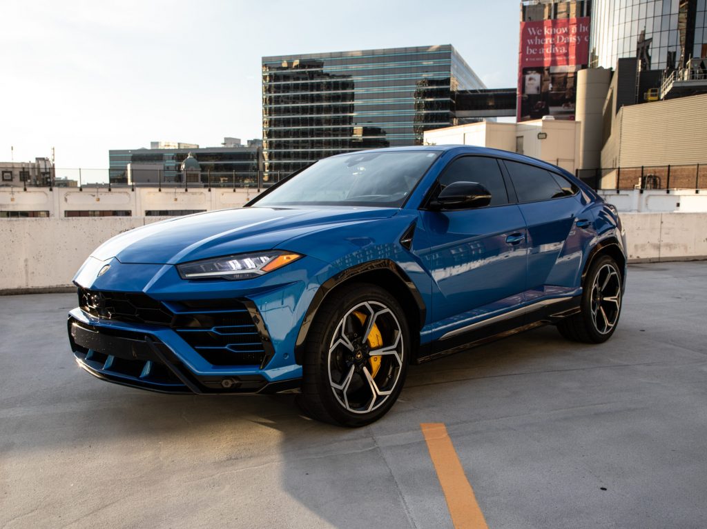 Lamborghini Urus Rental