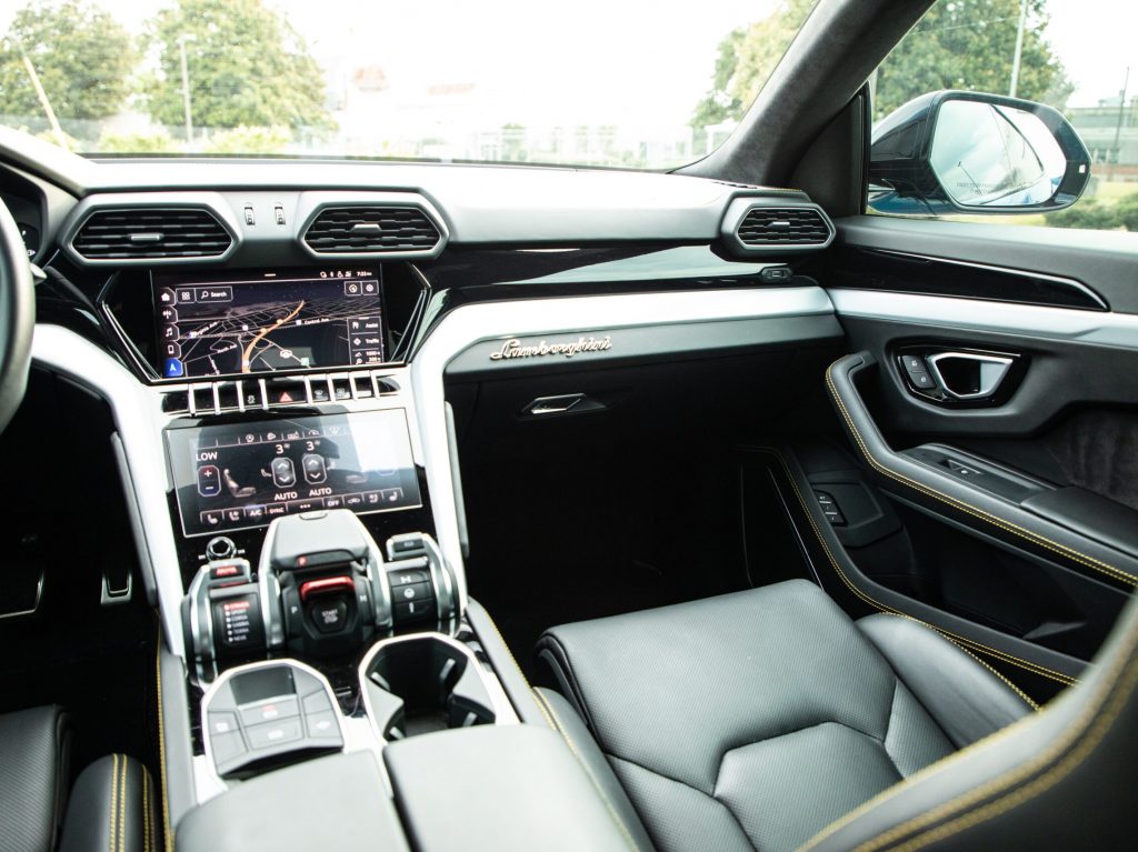 Lamborghini Urus Rental Navigation 2