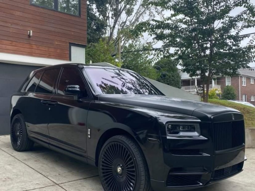 Roll Royce Cullinan side photo