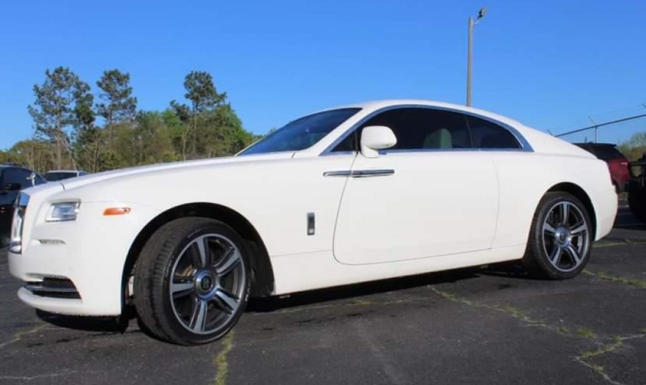 White Rolls-Royce Wraith